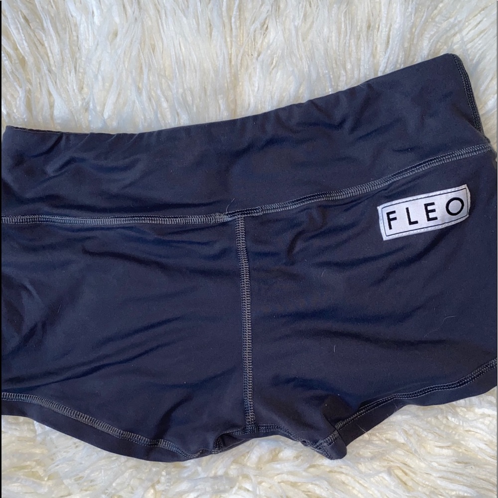 FLEO Grey shorts small